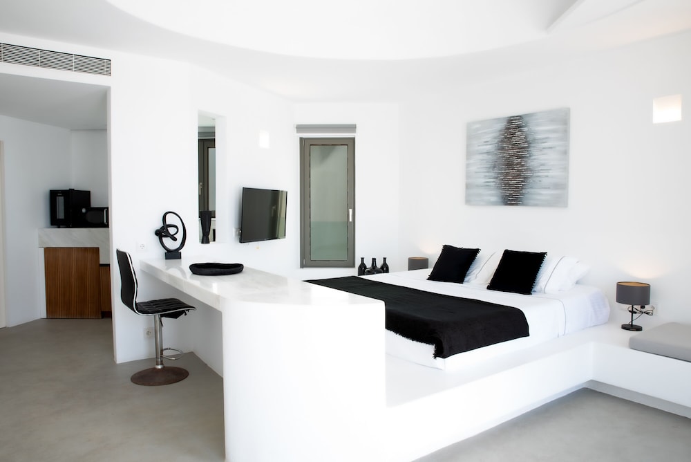 Deluxe Suite with Outdoor Hot Tub