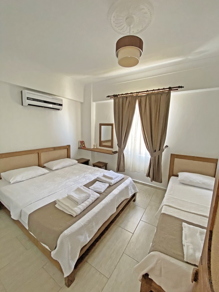 Standard Triple Room, Garden View photo 3