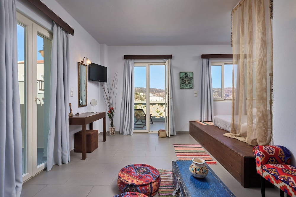 Traditional Suite with Panoramic Sea View photo 1