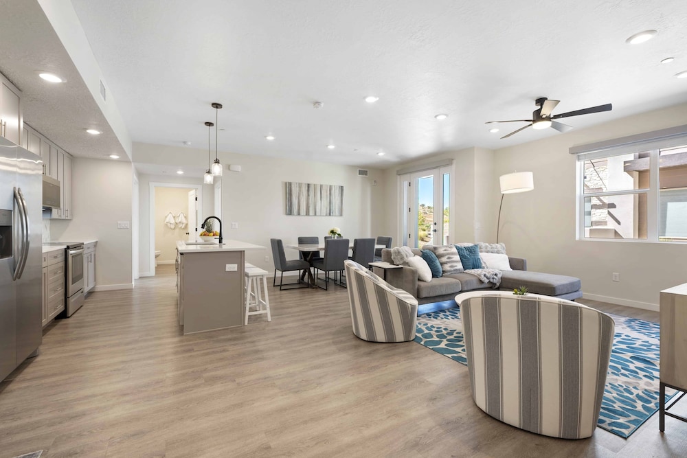 Condo, 3 Bedrooms