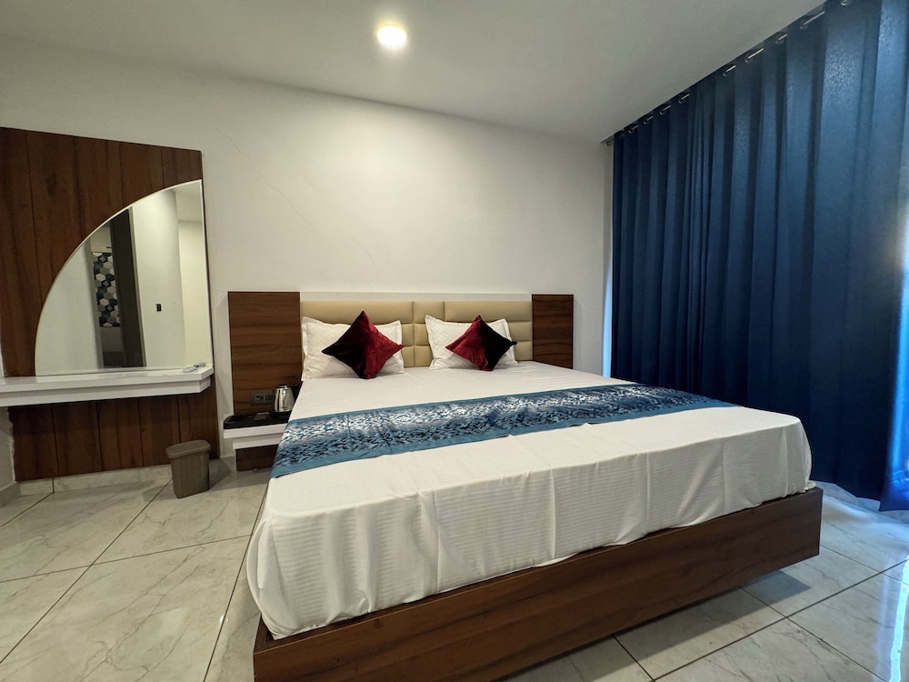 Superior Double Room, City View