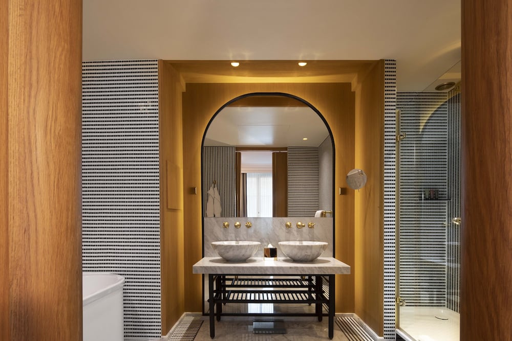 2-Bedrooms Suite