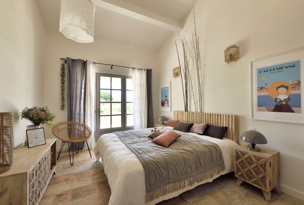 Traditional Room, 1 King Bed photo 1