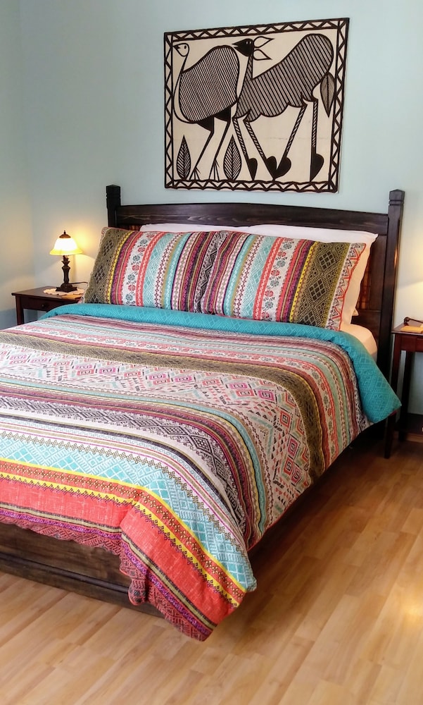 Studio, 1 Queen Bed (Gabrielle Roy)