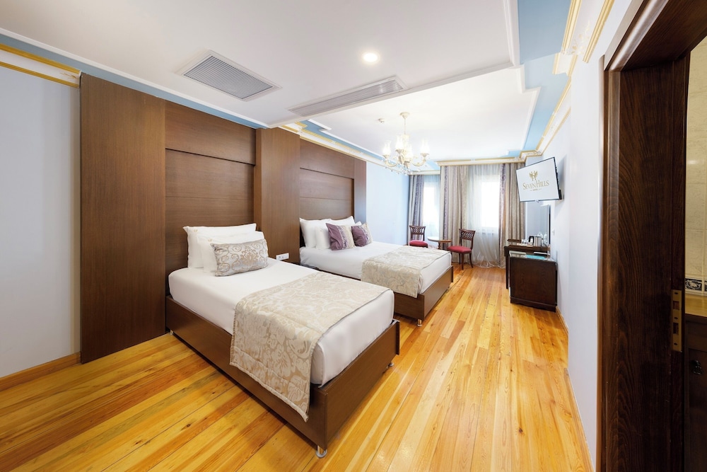 Economy Triple Room photo 1