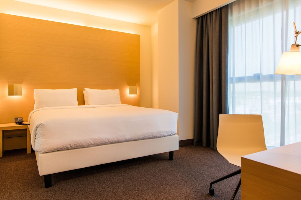 Superior Room, 1 King Bed