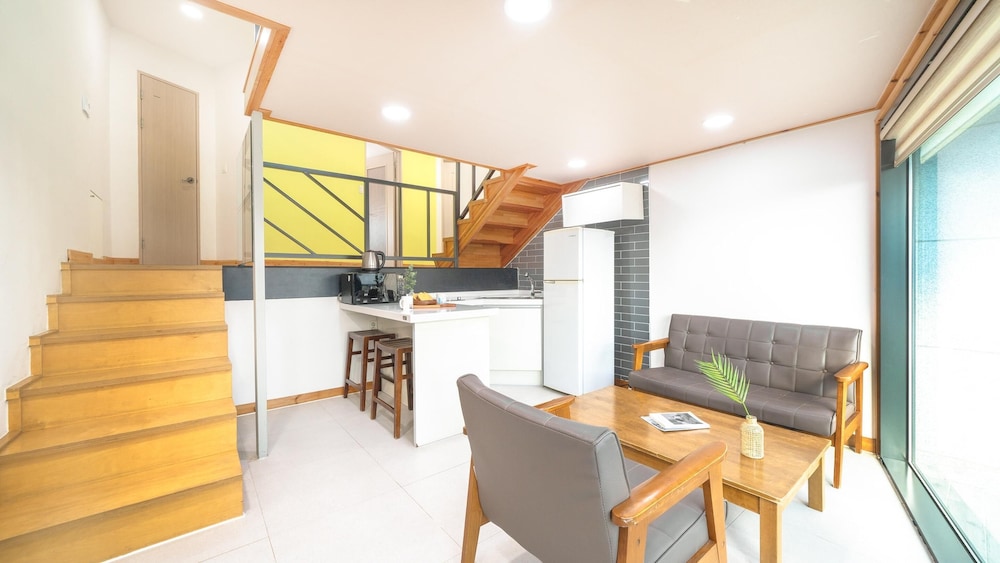 Basic Room, 2 Bedrooms (red 2) - Photo 1