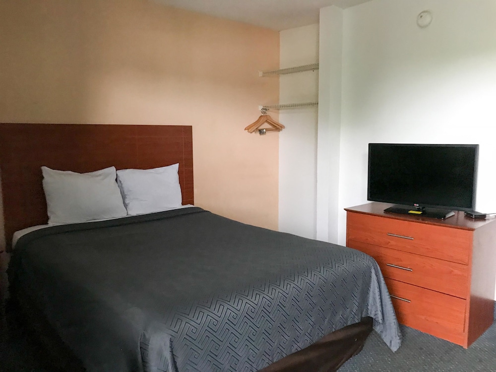 Standard Room, 1 Queen Bed, Non Smoking - Photo 4