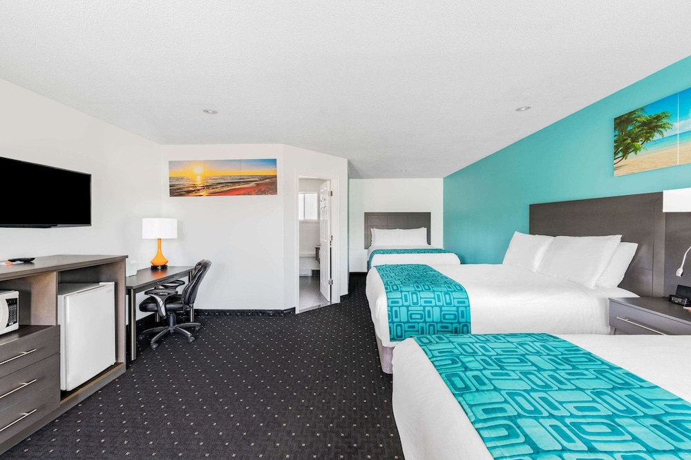 Suite, Multiple Beds, Non Smoking - Photo 7