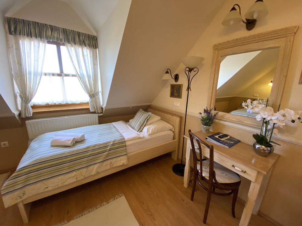 Classic Triple Room (Classic Triple Room (17)) photo 2
