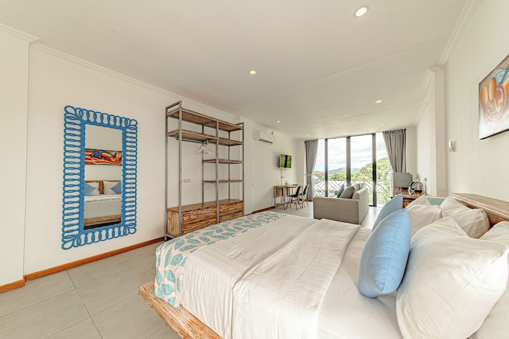 Suite - Photo 3