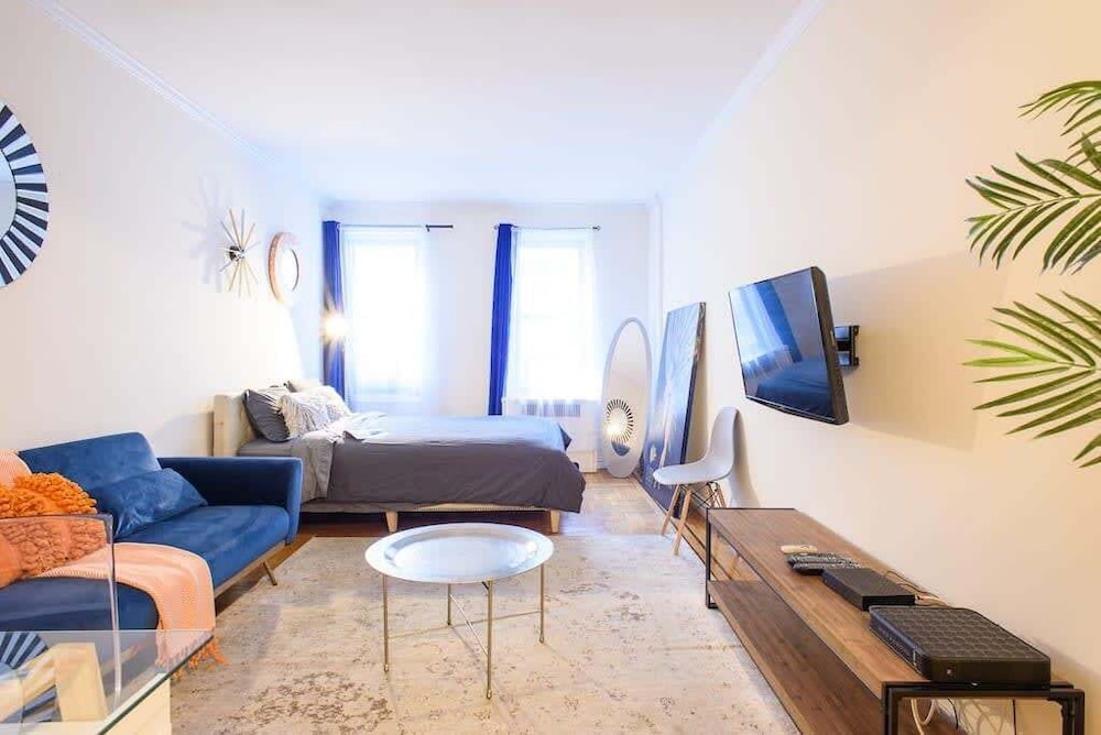 Studio, 1 Queen Bed, Pets Allowed photo 1