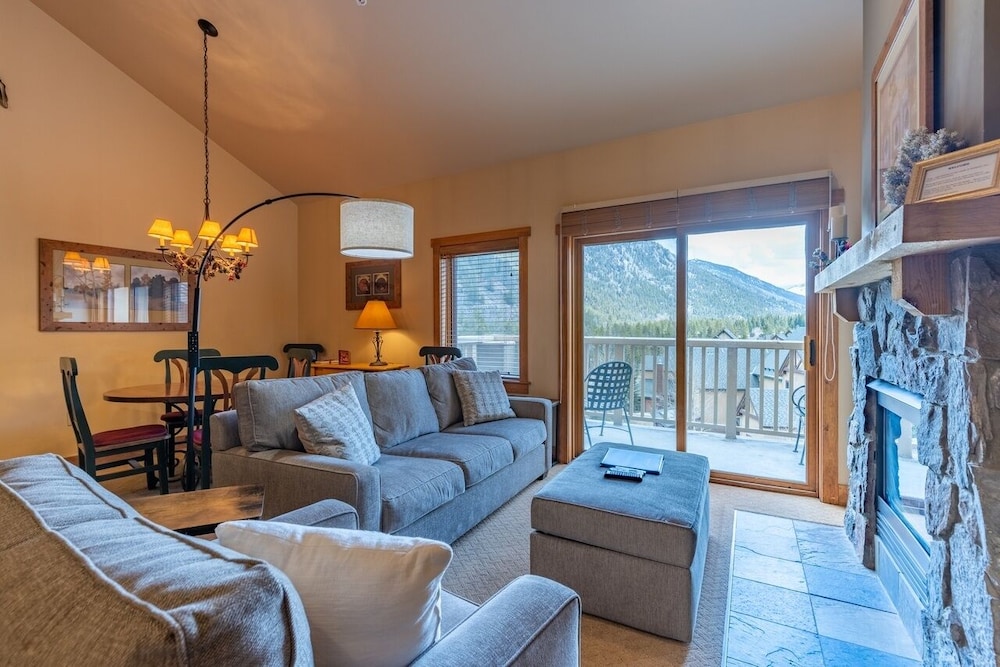 Condo, 2 Bedrooms