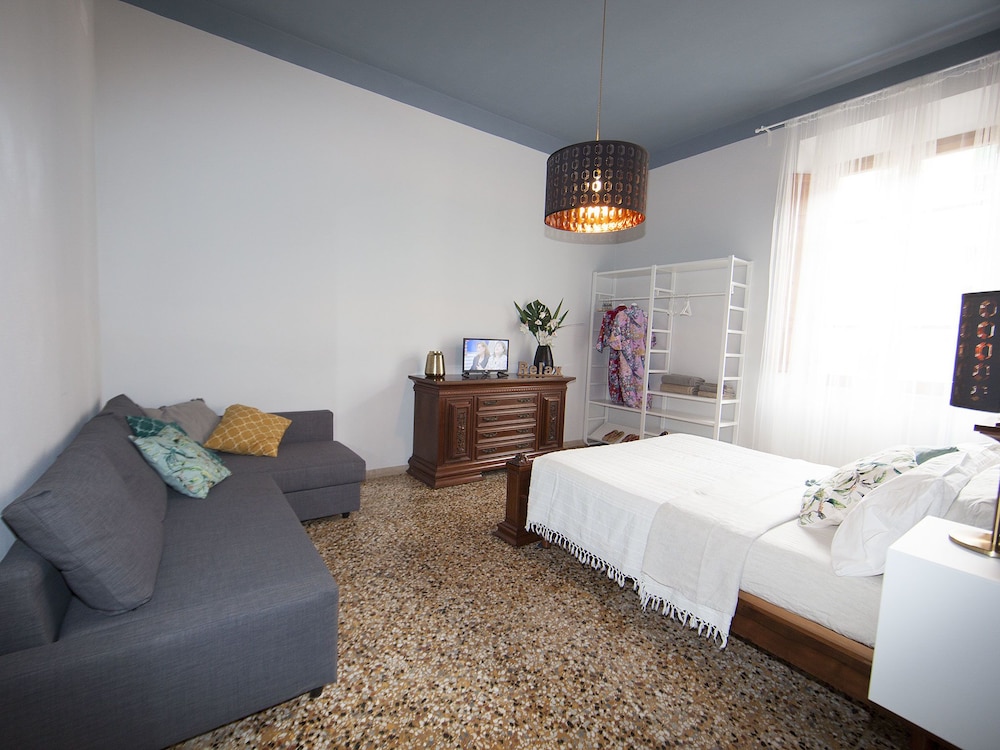 Comfort Room photo 2