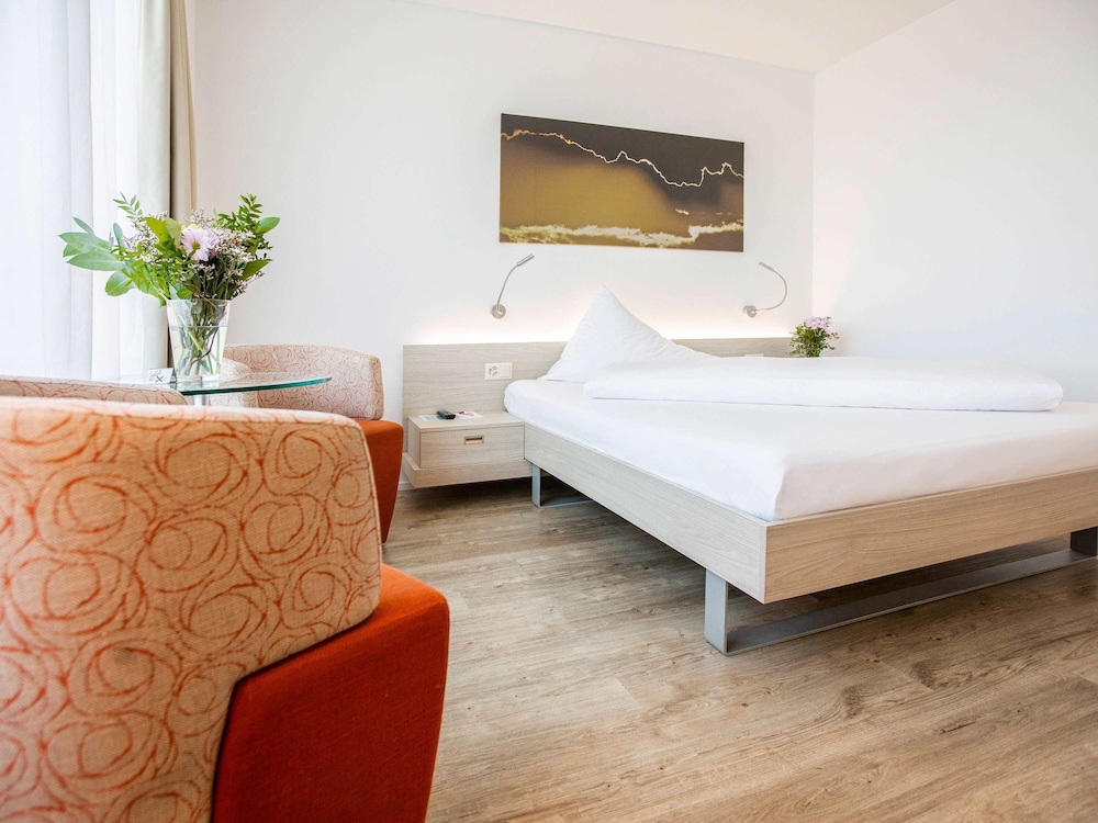 Comfort Room, 1 Double Bed, Mountain View