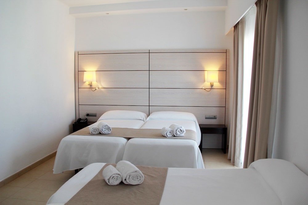 Triple Room, Balcony - Photo 3