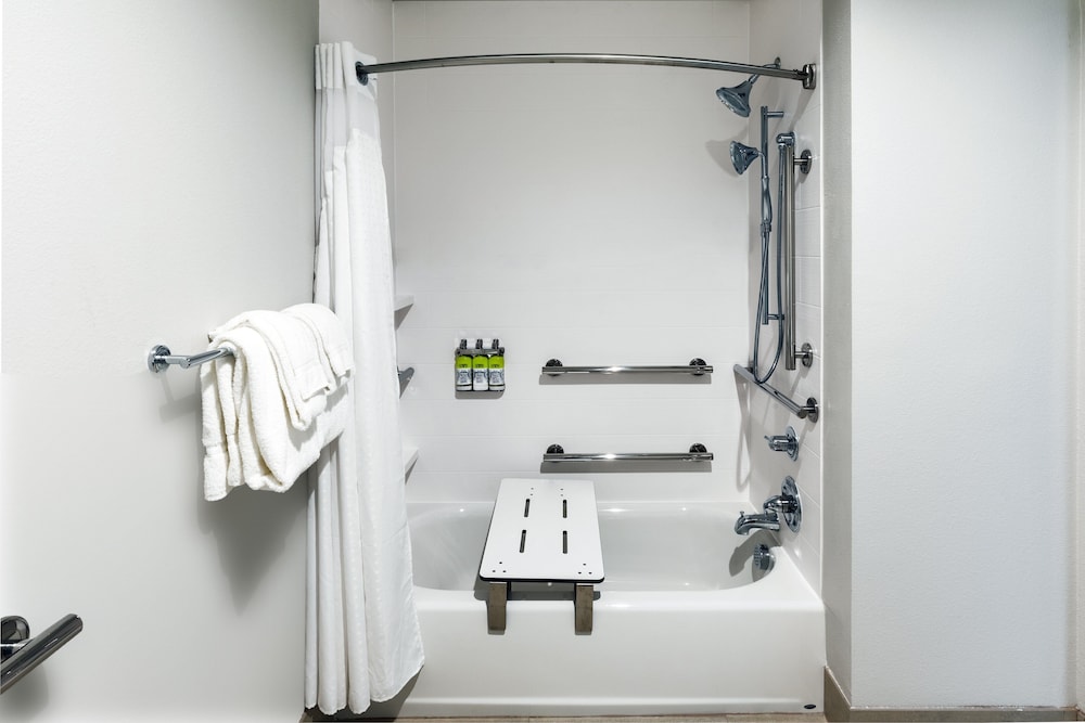 Standard Room, 2 Queen Beds, Accessible (Mobility, Accessible Tub) - Photo 2