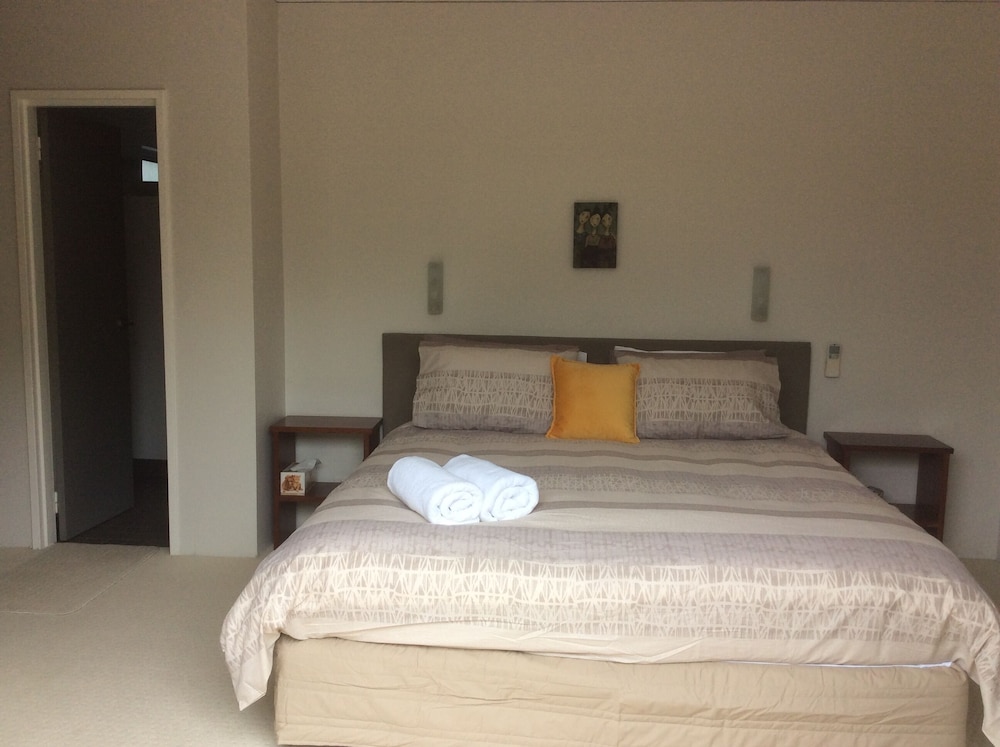 "Lockyer":  2-Bed/2-Bath Apartment photo 2
