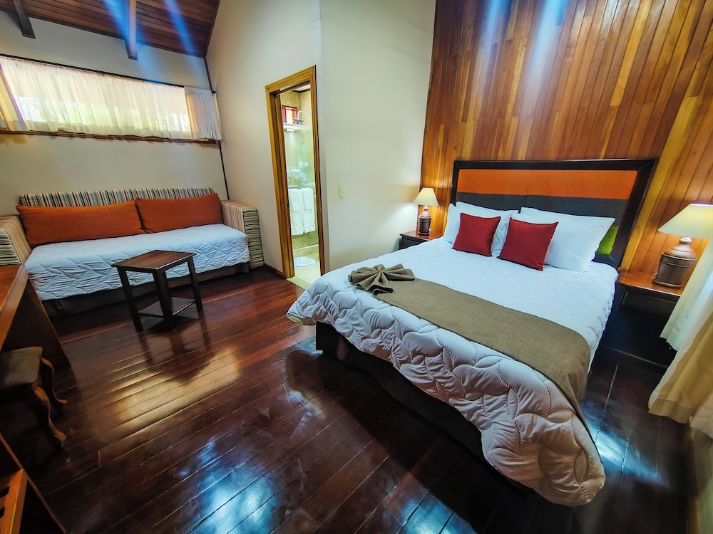 Superior Room - Twin Bed photo 3