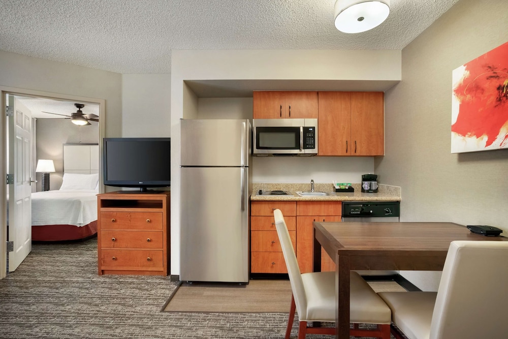Suite, 1 Bedroom - Photo 3