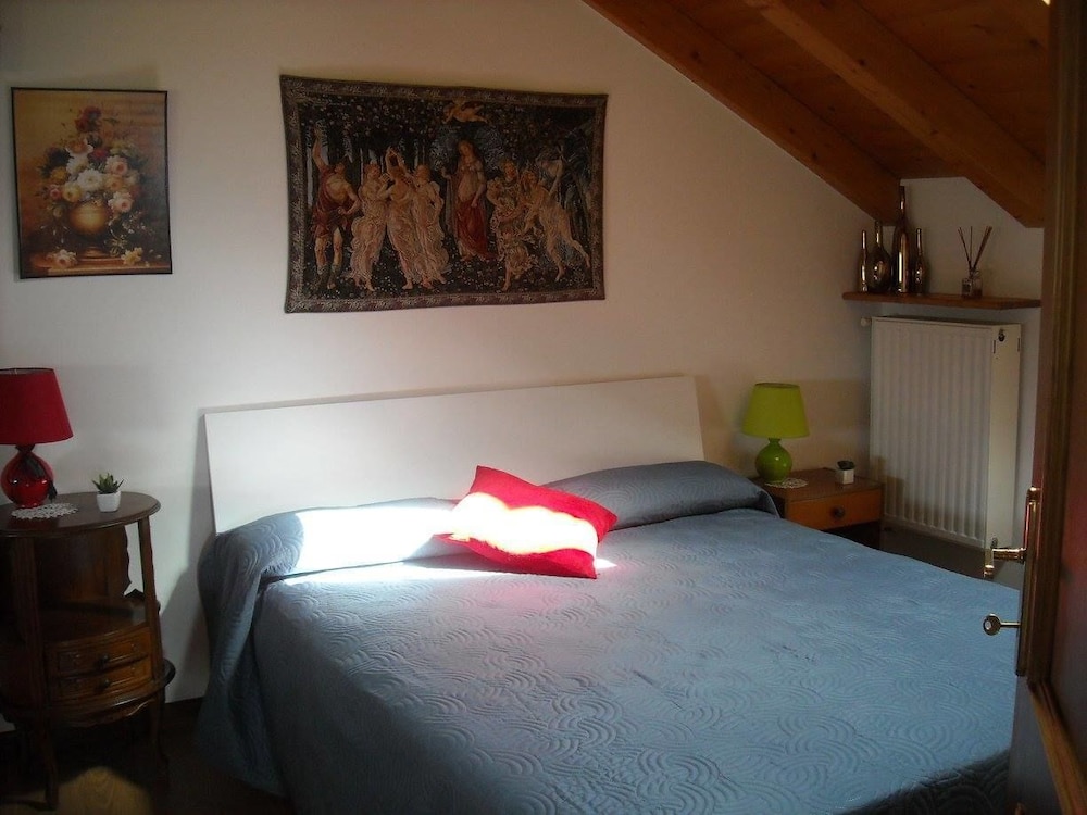 Double Room, Shared Bathroom, Garden View photo 2