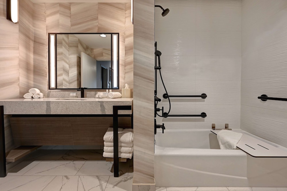 Suite, 2 Queen Beds, Accessible, Bathtub (Courtyard View) - Photo 6