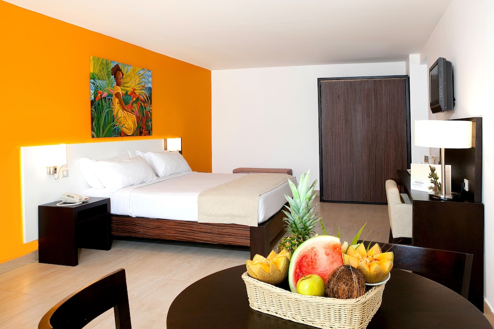 Standard Suite, 1 King Bed (Superior King) photo 2