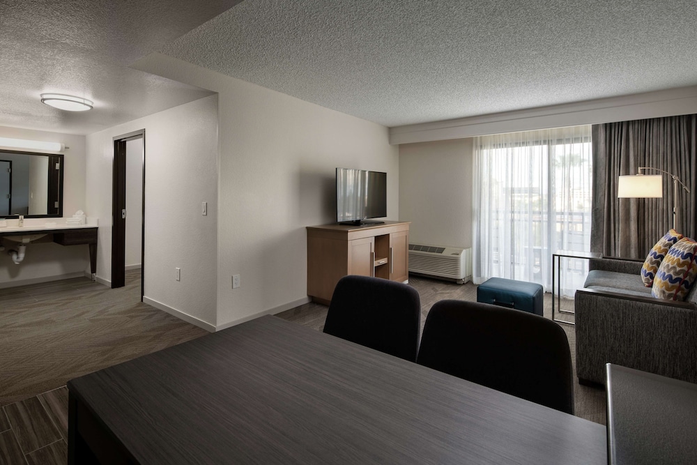 Suite, 2 Queen Beds, Accessible, Non Smoking