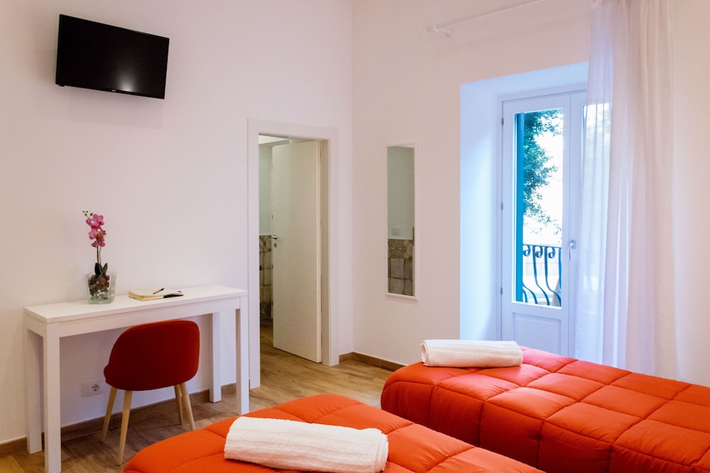 Deluxe Double or Twin Room, City View photo 3