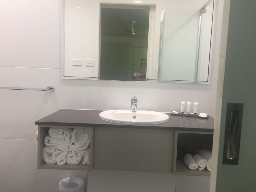 Standard Room, Multiple Beds, Non Smoking - Photo 16