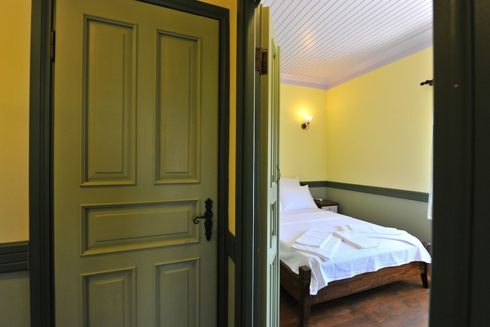 Studio, 1 Double Bed and 1 Single Bed photo 2