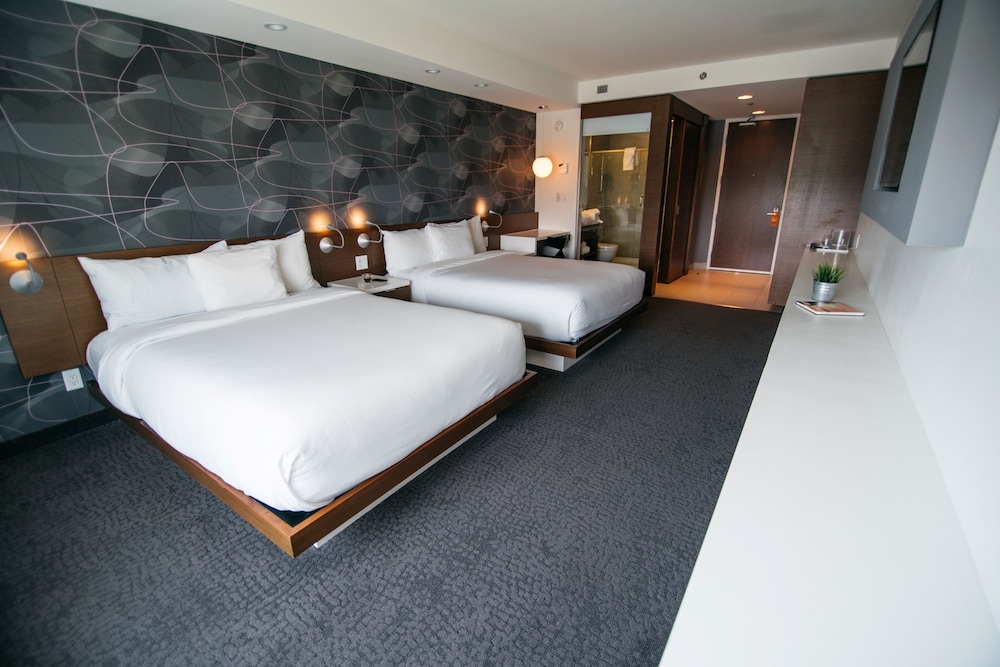 Room, 2 Queen Beds, River View (Upper Floor)