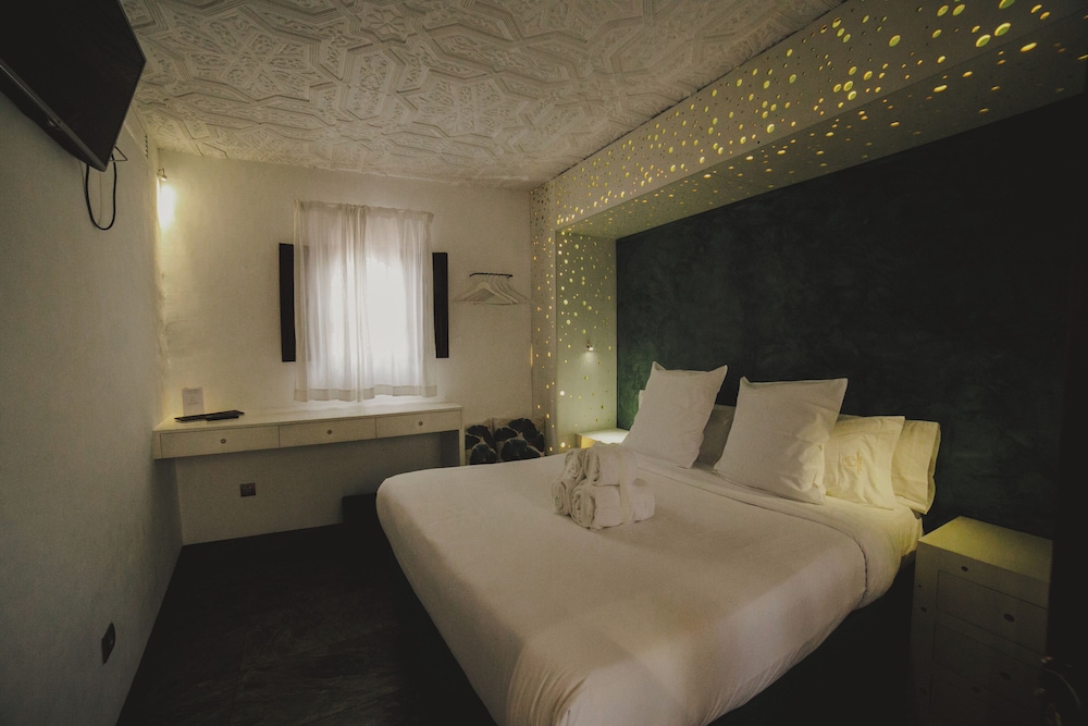 Romantic Room, 1 Queen Bed, Courtyard View (Lasur) photo 2