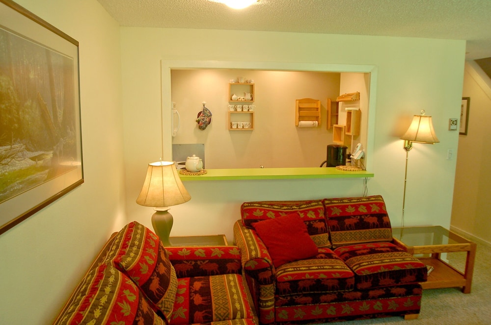 Condo, 2 Bedrooms, Fireplace
