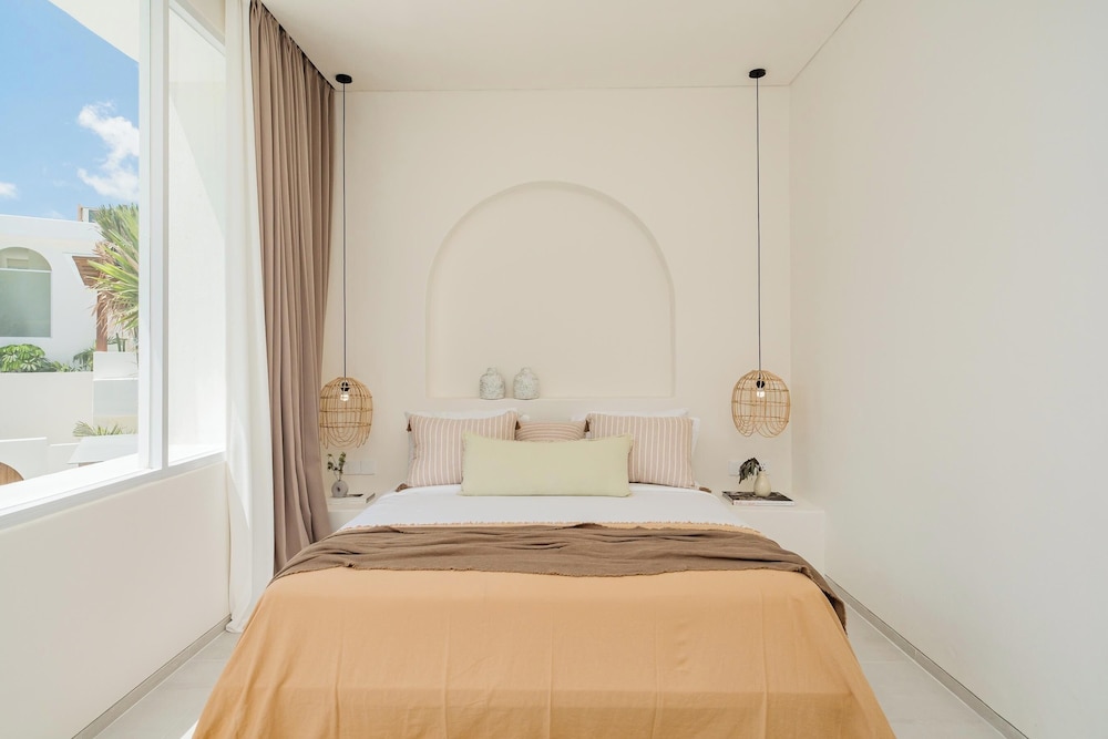 Cabin, 1 Queen Bed (303: Alone At Last) photo 1