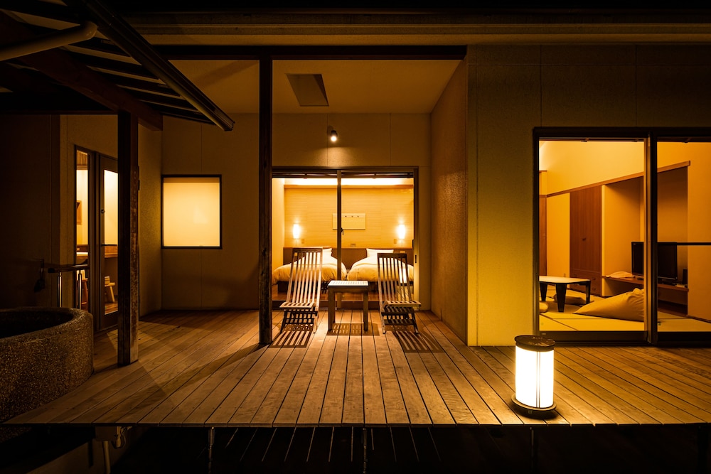 Japanese Western Style Room for 4 Guests with Open-air Bath and Garden View (Type A) photo 3