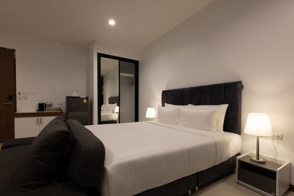 Deluxe Double Room - Photo 11