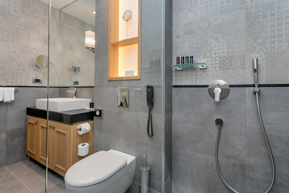 Junior Suite, Balcony, Partial Sea View - Photo 9