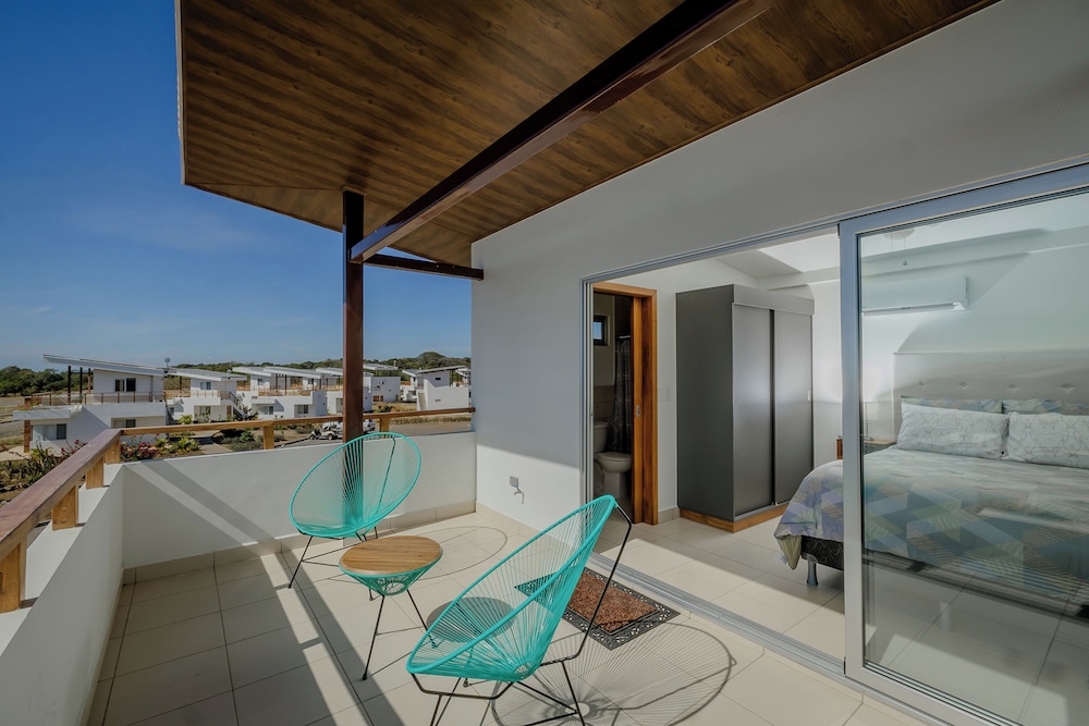 Signature House, 2 Bedrooms, Balcony photo 3