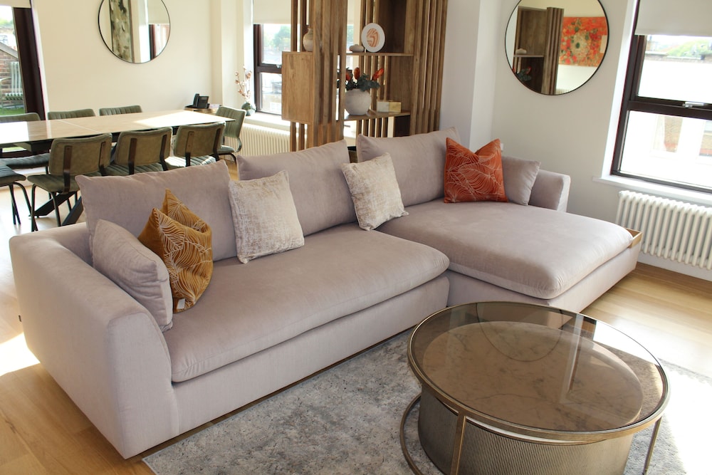 Grand Apartment, 3 Bedrooms, Courtyard View photo 3