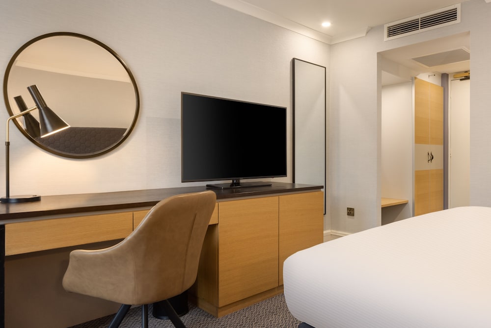 Deluxe Room, 1 King Bed - Photo 3