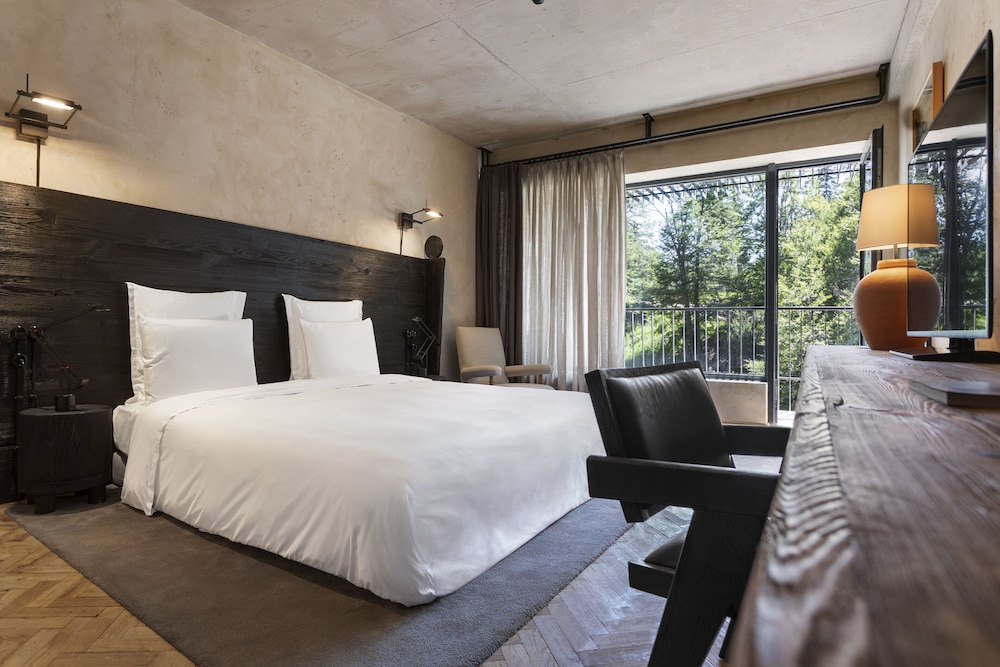 Standard Room, 1 King Bed - Photo 5