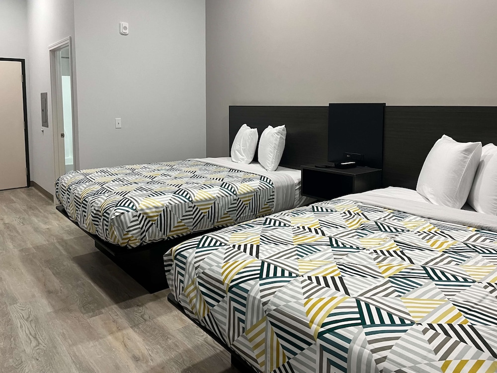 Deluxe Room, 2 Queen Beds, Non Smoking, Kitchenette
