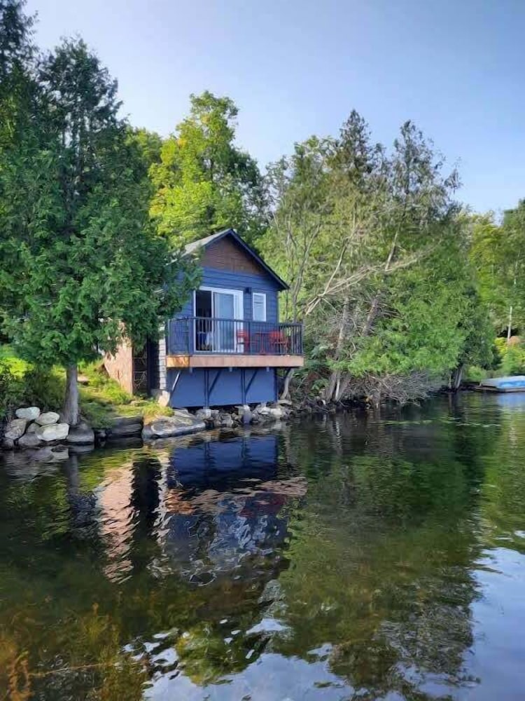 Romantic Cabin, 1 King Bed, Fireplace, Lake View