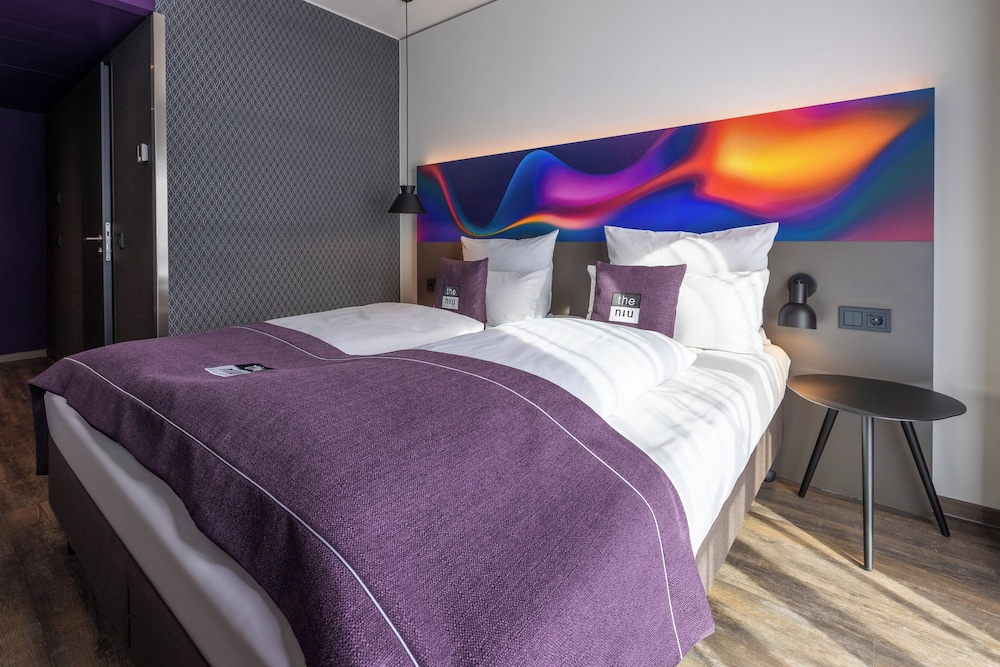 Standard Room, 1 Queen Bed photo 3