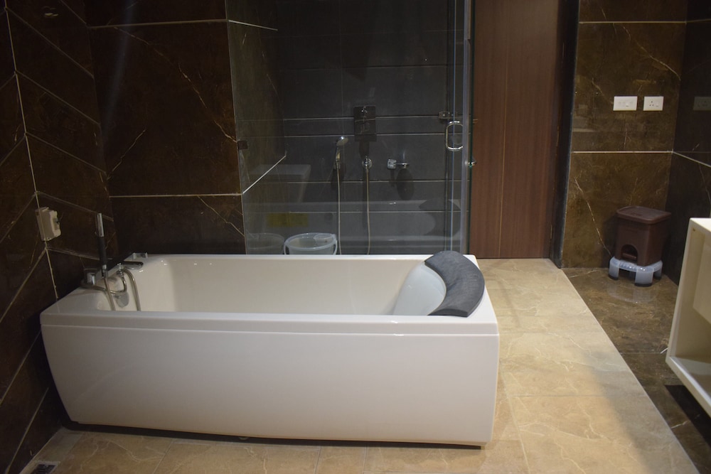 Premium Room - Photo 11