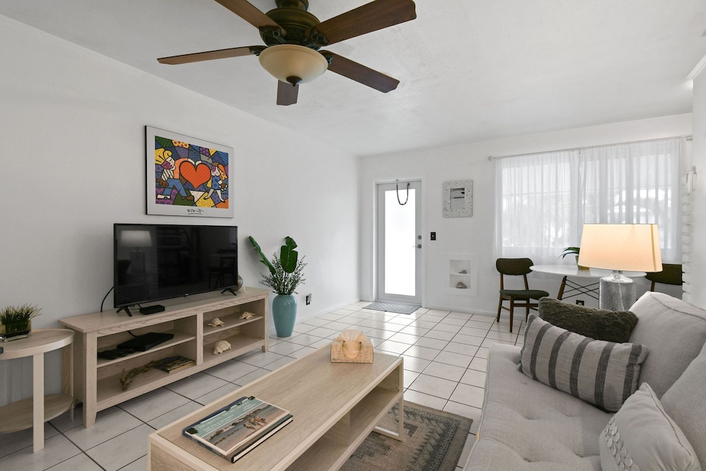 Apartment G photo 3