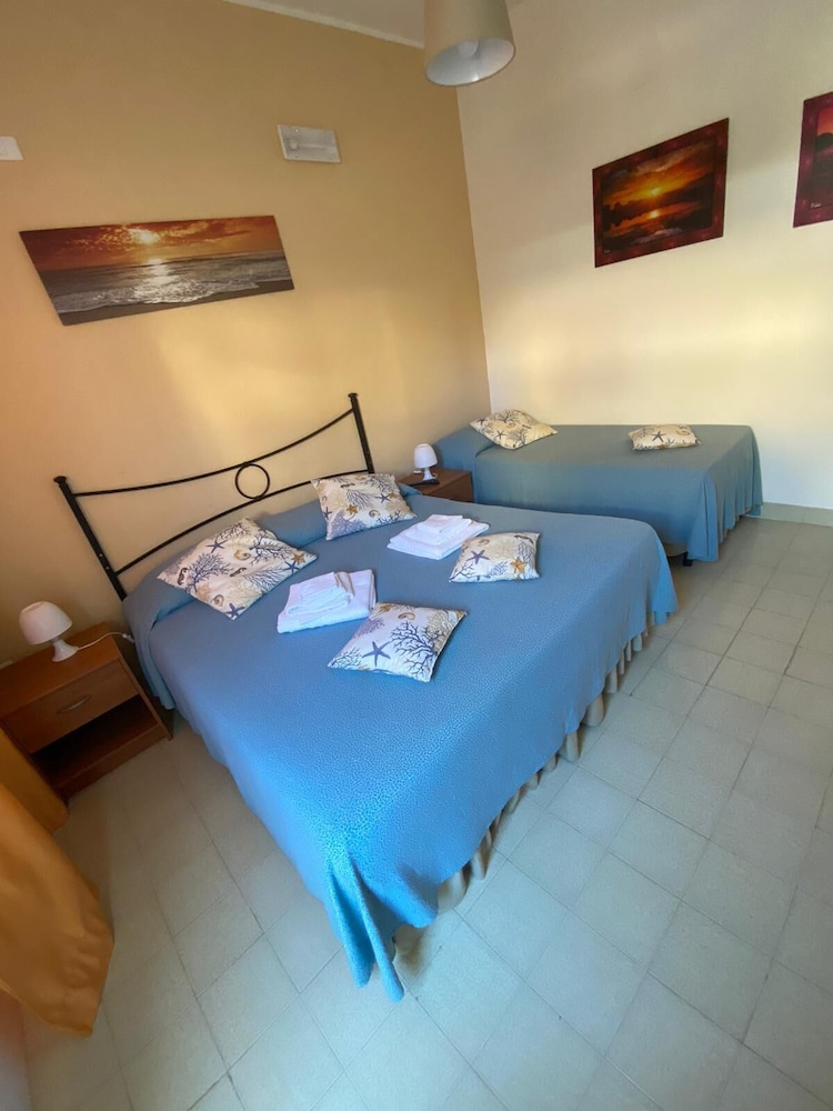 Economy Triple Room