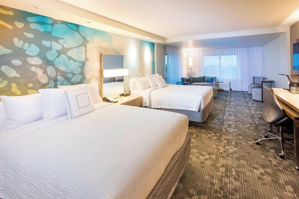 Executive Suite, 2 Queen Beds (Inland View)