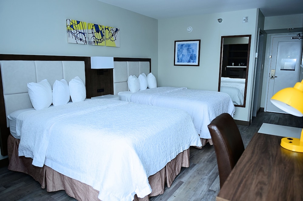 Deluxe Room, 2 Double Beds, Non Smoking (Walk-in Shower) photo 2